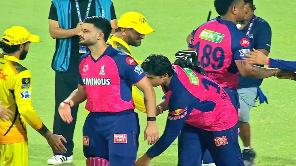 14-year-old Vaibhav Suryawanshi touched MS Dhoni’s feet after RR’s win over CSK in IPL 2025. His gesture went viral and won hearts across India. Watch the emotional moment!
