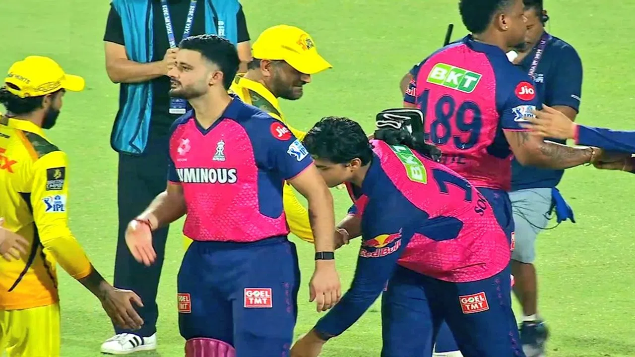 14-year-old Vaibhav Suryawanshi touched MS Dhoni’s feet after RR’s win over CSK in IPL 2025. His gesture went viral and won hearts across India. Watch the emotional moment!